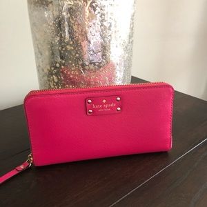 Kate Spade wallet. Never carried like brand new!!